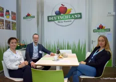 Drei Mitglieder der Bundesvereinigung der Erzeugerorganisationen Obst und Gemüse e.V. unter anderem Hanna Schneider (rechts).